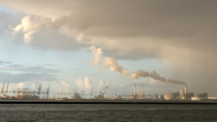 Rotterdamse industrie stoot minder CO2 uit
