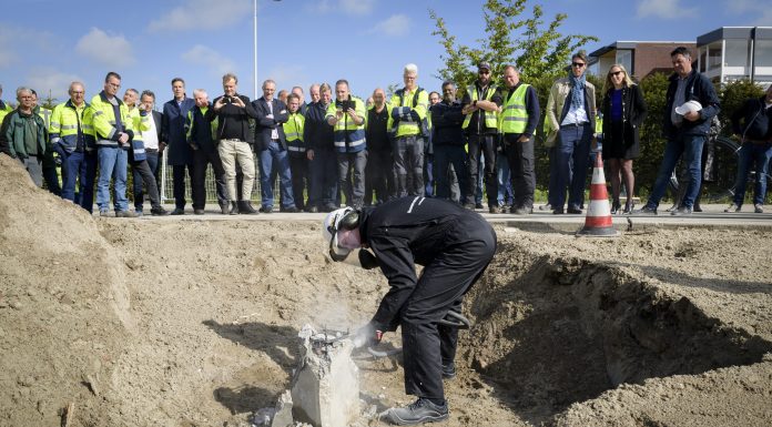 Wethouder Arno Janssen start bouw nieuwe gemeentewerf