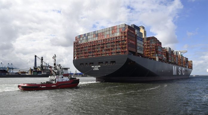 Aankomst MSC Gülsün: ’s werelds grootste containerschip in haven Rotterdam